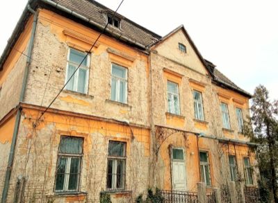 Ponúkame veľkú rodinnú vilu - bývalý kaštieľ v Hurbanove