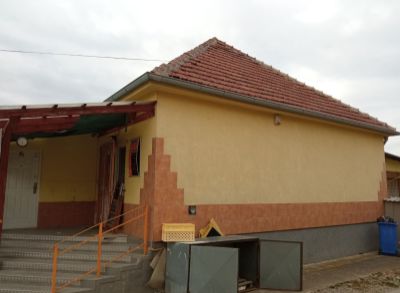 Ponúkame Vám na predaj komerčné a prevádzkové priestory v obci Zlatná na Ostrove