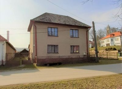 Veľký rodinný dom v obci Uhorské