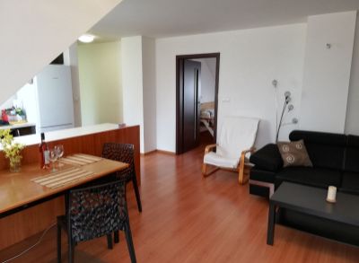 Areté real-prenájom pekného 2 izb.bytu priamo v CENTRE mesta Pezinok,zariadený,balkón,internet,KT.