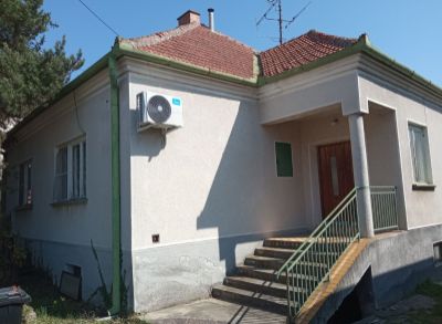 Ponúkame na predaj rodinný dom v Hurbanove