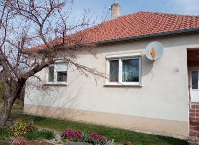 Ponúkame na predaj pekný rod.dom v obci Zemianska Olča