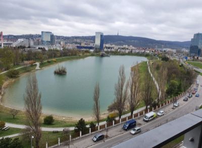Areté real -Predaj priestranného 2 izbového bytu s veľkou loggiou s výhľadom na KUCHAJDU , Tomášikova ul., BA-Nové Mesto