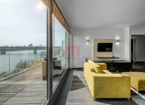 PRENAJATÝ - Na prenájom jedinečný 2 izbový byt s terasou s výhľadom na Dunaj v EUROVEA