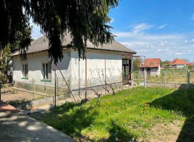 Malý rodinný dom s veľkým pozemkom v obci Vozokany okres Galanta