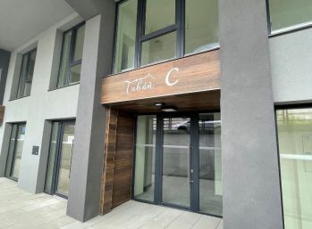 Predaj lukratívny obchodný priestor, 39m2,novostavba Tabáň