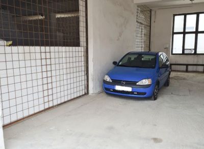 Ponúkame na prenájom veľkú garáž v Komárne