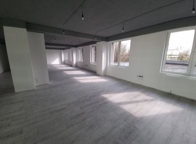 NOVÉ KANCELÁRIE na Továrenskej ulici