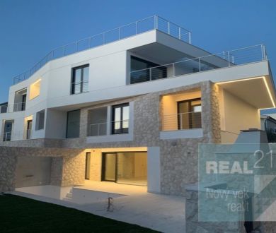 Ponúkame na predaj luxusné apartmány pri meste Zadar.