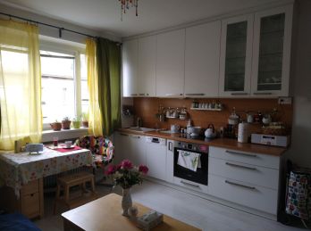 DRW / KRÁSNY, MODERNÝ 2 IZB. BYT... TOP LOKALITA ŠRŠIEHO CENTRA  ...KOMPLET REKONŠTRUKCIA .. BALKÓN .
