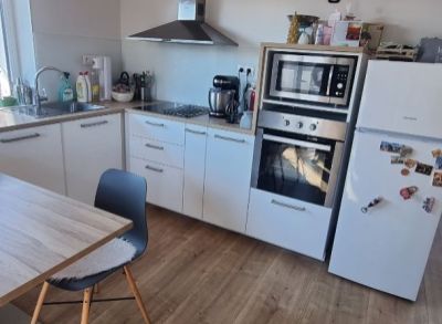 Areté real - Prenájom veľmi pekného 2 izbového bytu s parkovacím miestom v obci Viničné