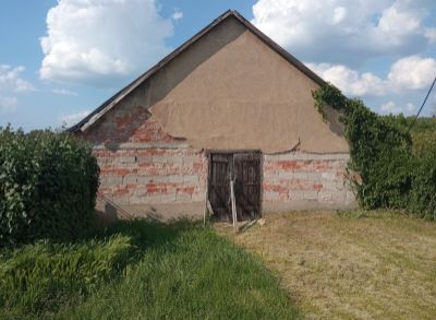 Ponúkame na predaj poľnohosp. objekt v Komárne