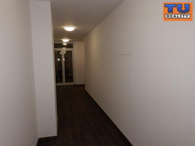 2-IZB. BYT, STARÉ MESTO, KOMPLETNÁ REKONŠTRUKCIA, BALKÓN, 56 m2