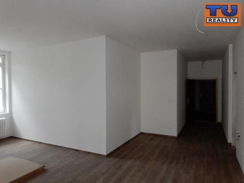 2-IZB. BYT, STARÉ MESTO, KOMPLETNÁ REKONŠTRUKCIA, BALKÓN, 56 m2