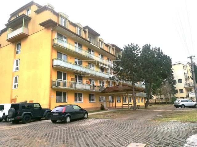 NA PREDAJ PEKNÁ GARZÓNKA V TRENČ. TEPLICIACH NA PARTIZÁNSKEJ, 18M2.