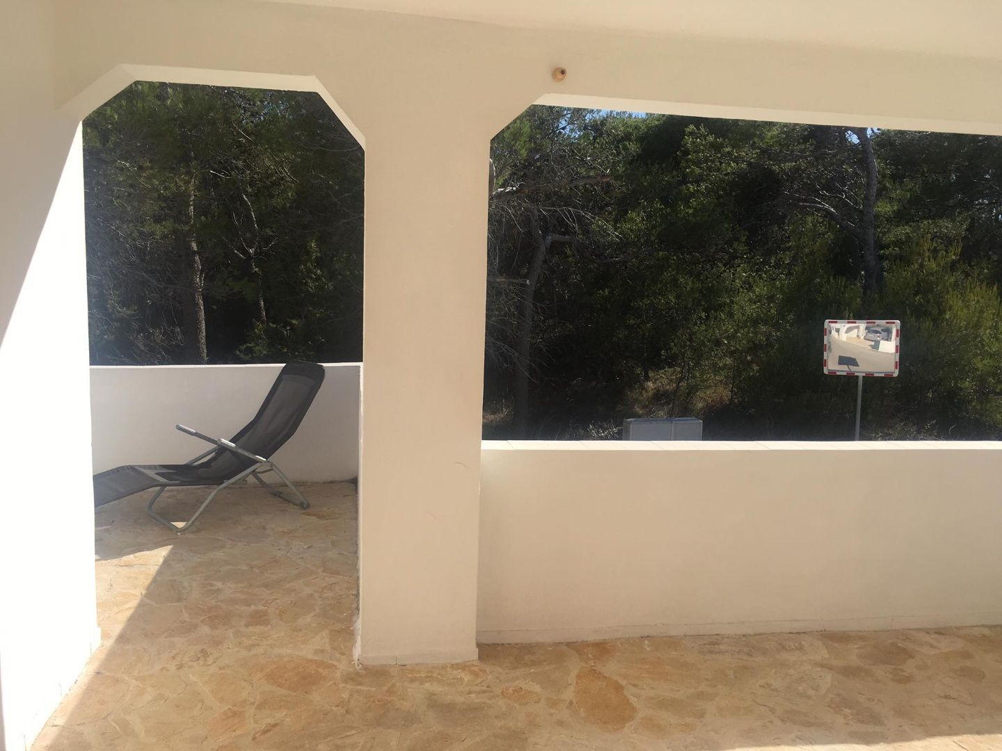 Ponúkame na predaj apartmánovú vilu v blízkosti pláže.