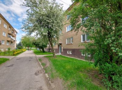 Exkluzívne na predaj 4 izbový byt na starom sídlisku v Prievidzi!
