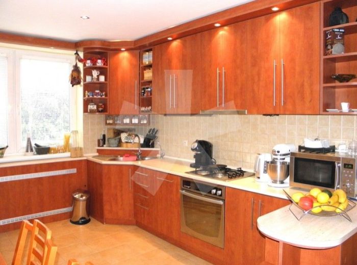 PRENAJATÉ - PRI VINOHRADOCH - Rača, 3-i byt, 72 m2 – nadštandardne zrekonštruovaný, vhodný pre rodinu s deťmi, KOMPLETNE ZARIADENÝ