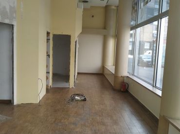 PRENÁJOM obchodného priestoru - Štúrova, BA I, 63m2