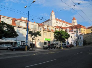 Predaj luxusného bytu na hradnom kopci-Zámocká ulica-186m2 + garáž