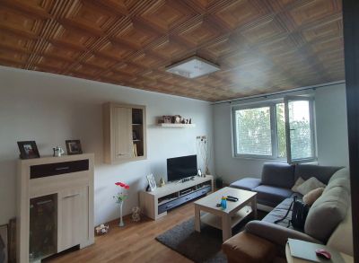Areté real- ZNÍŽená Cena_-_predaj 3- izbové bytu so zaskl. balkónom na Svätoplukovej ulici, Pezinok