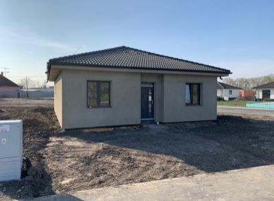 Pekne navrhnutý 4-izbový rodinný bungalov v tichej zástavbe