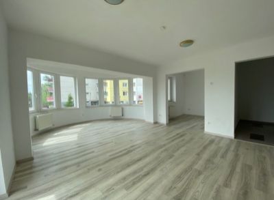 ARETÉ REAL - PREDAJ 2-IZBOVÉHO BYTU S BALKÓNOM, PIVNICOU, PARKOVANÍM...