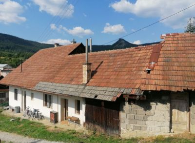 Ponúkame na predaj rodinný dom a záhradu v obci Omšenie.