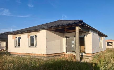 Novostavba 4 izbového bungalovu v novovybudovanej časti obce Kvetoslavov - Nová Tulipa.PREDANÉ!