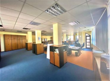 AFYREAL ponúka na prenájom 245m2 kancelárie v TOP lokalite, vila