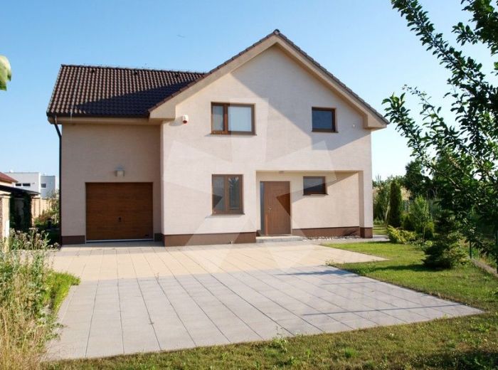 PREDANÉ - CH. GROB - LÚČNA, 6-i dom, 255 m2 - 5r. NOVOSTAVBA, čiastočne zariadená NÁBYTKOM NA MIERU, na priestrannom pozemku s parkovou úpravou