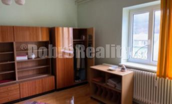 Na predaj veľký trojizbový byt s garážou v pohraničnom meste Salgótarján v Maďarsku