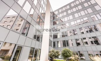 Luxusné kancelárske priestory 372 m² + terasa 24 m2 v novostavbe na Nám. 1 mája, parking, klimatizácia, optika