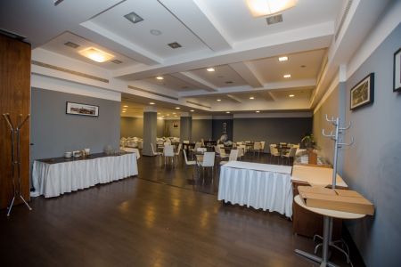 IMPEREAL- Prenájom- obchodný priestor 500 m2 - Staré Mesto ,Laurinská ulica BA