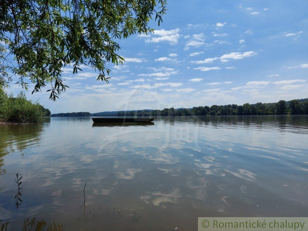 Pozemok na brehu Dunaja v obci Radvaň nad Dunajom