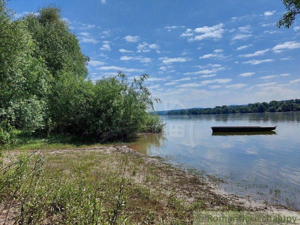 Pozemok na brehu Dunaja v obci Radvaň nad Dunajom