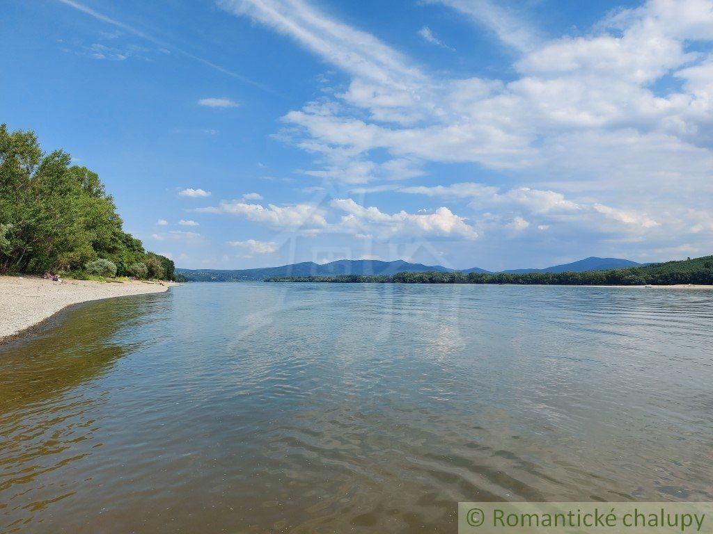 Pozemok na brehu Dunaja v obci Radvaň nad Dunajom