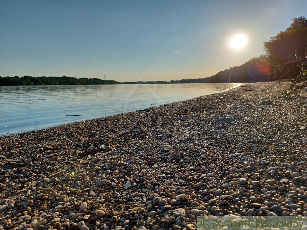 Pozemok na brehu Dunaja v obci Radvaň nad Dunajom