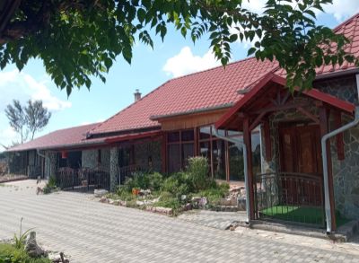 Ponúkame na predaj veľký dom v Marcelovej