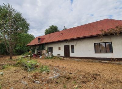 Pozemok so starším domom v obci Ložín