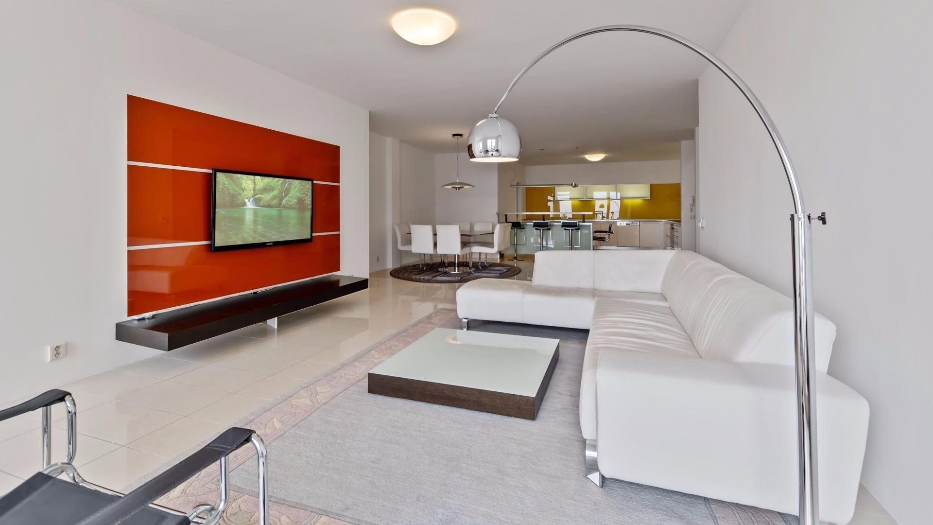 Veľkometrážny 2 izbový byt (133 m2) s terasou (77 m2) na Kolibe