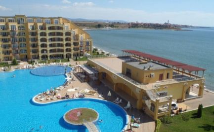 Investícia !!  Apartmán   s rozlohou 50 m2, s balkónom v komplexe Midia Grand Resort   v Bulharsku v mestečku Aheloy,  vzdialené od letiska  Burgas 19 km – cena 26 000€