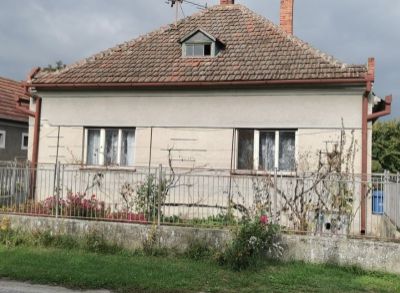 Na predaj rodinný dom v obci Holiare