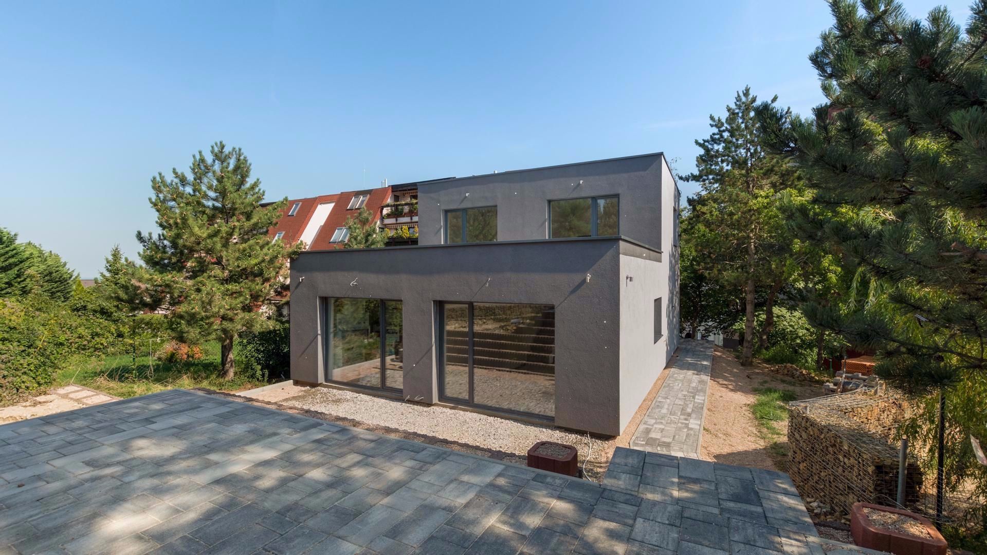 Predaj Rodinný dom Rodinný dom-Predaj-Bratislava - mestská časť Dúbravka-595000.00 €