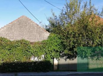 Prašice starší dom vhodný na rekonštrukciu