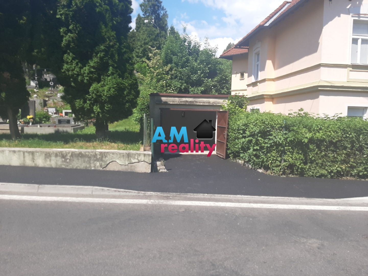 PREDAJ Garáž Trenčianske Teplice 23 m2