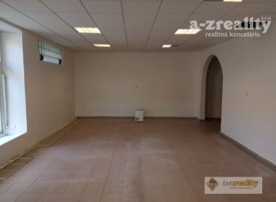 Ponúkame na prenájom komerčný priestor na pešej zóne v Komárne