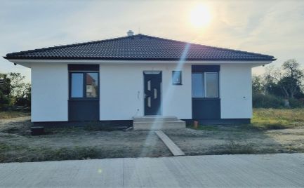 Novostavba - Moderný 4 izbový rodinný dom v obci Lehnice