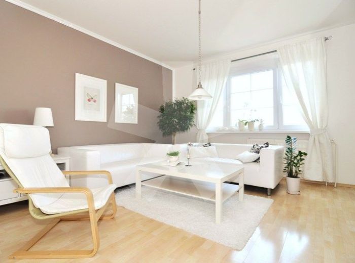 PREDANÉ - HLAVÁČIKOVA, 3-i byt, 74 m2 - čiast. rekonštrukcia, ZATEPLENÁ SEDEM POSCHODOVÁ BYTOVKA, nerušený VÝHĽAD NA RAKÚSKO A PRÍRODU