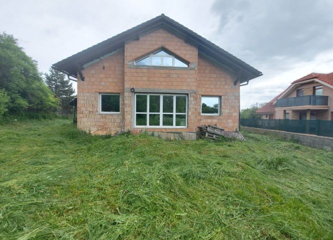 Rodinný dom - Skalka nad Váhom - Fotografia 1 